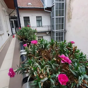 Violet With Air Condition Budapest